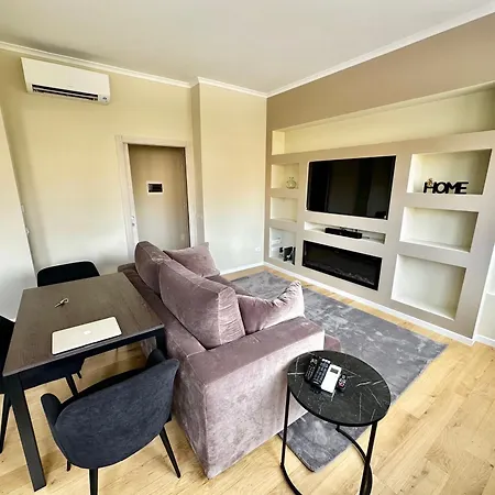 Modern & Bright House * روما